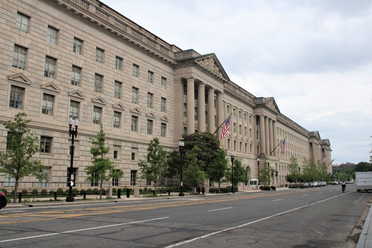 Quelle est la différence entre le FBI et la CIA ?